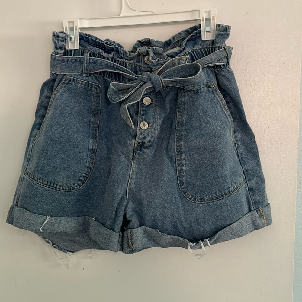 Love Tree women’s denim shorts, size large.
